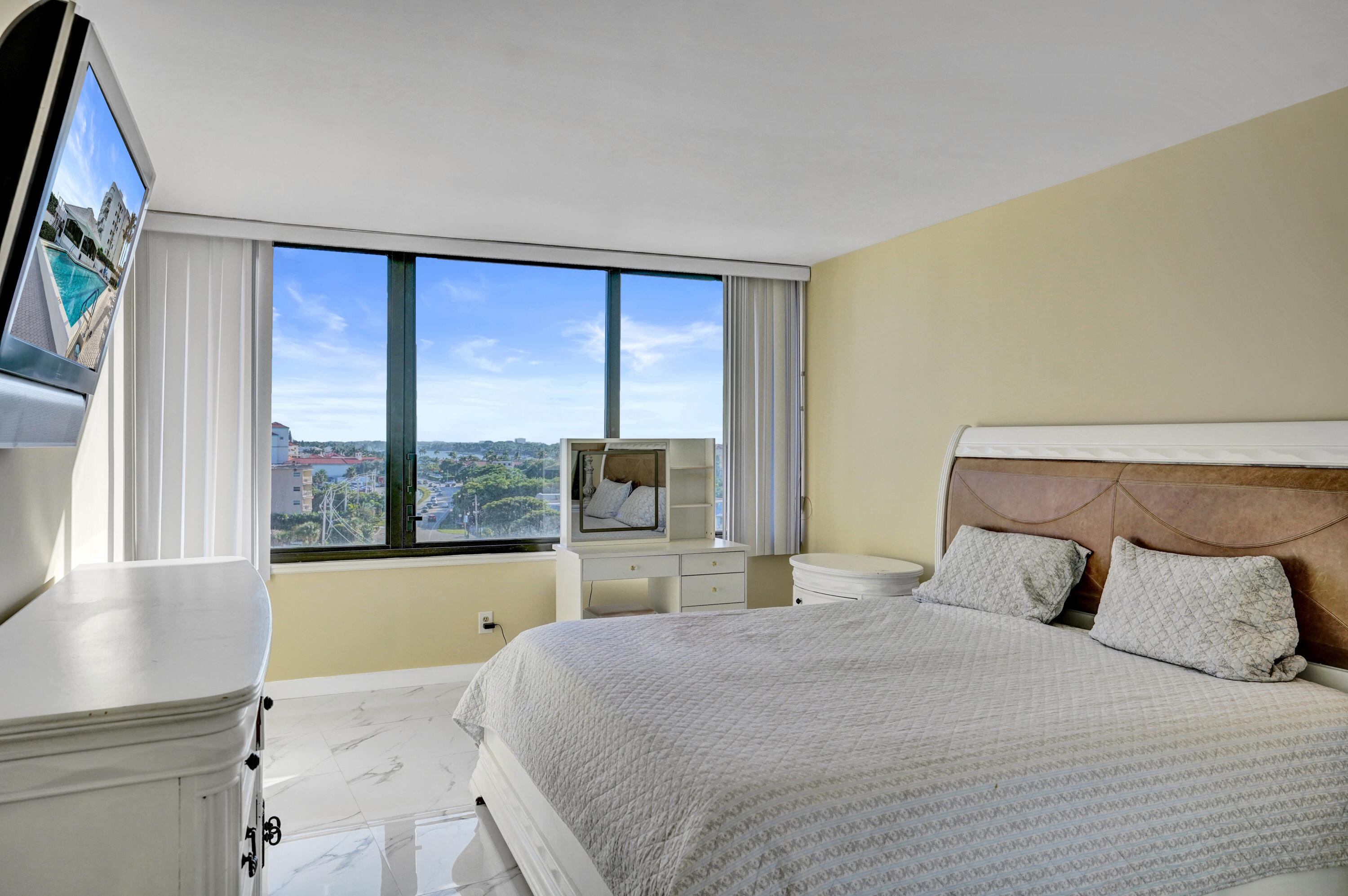 MAYFAIR HOUSE CONDO - Residential