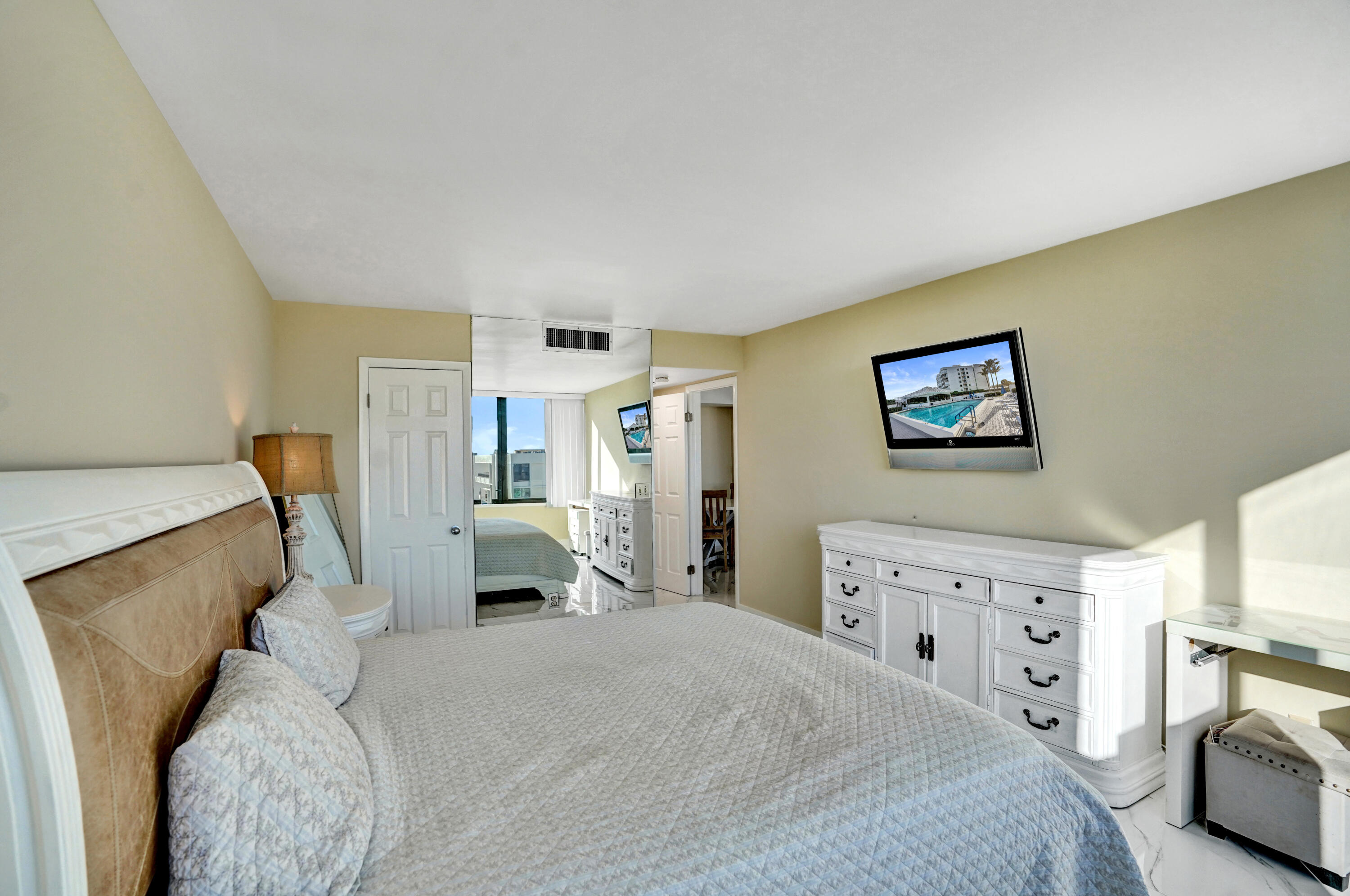 MAYFAIR HOUSE CONDO - Residential