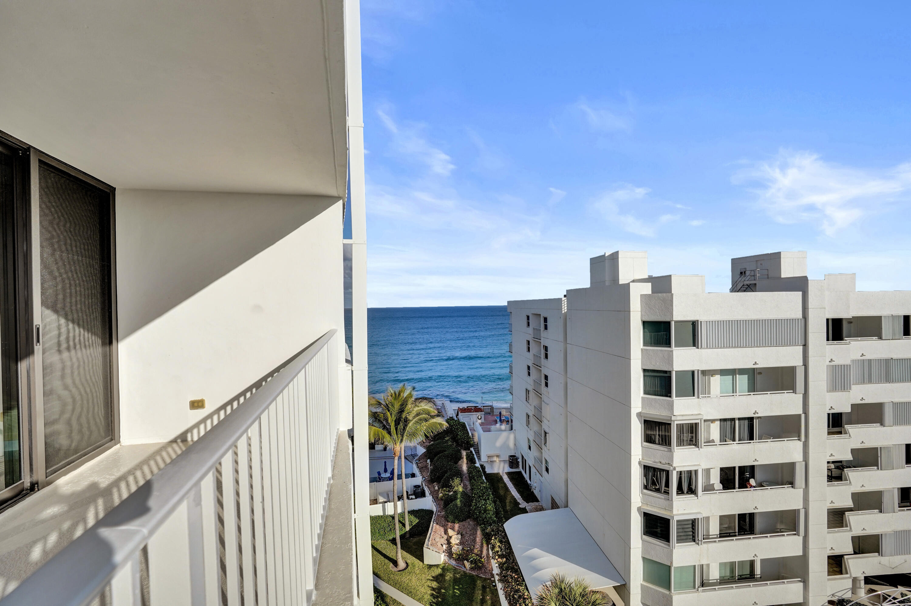 MAYFAIR HOUSE CONDO - Residential