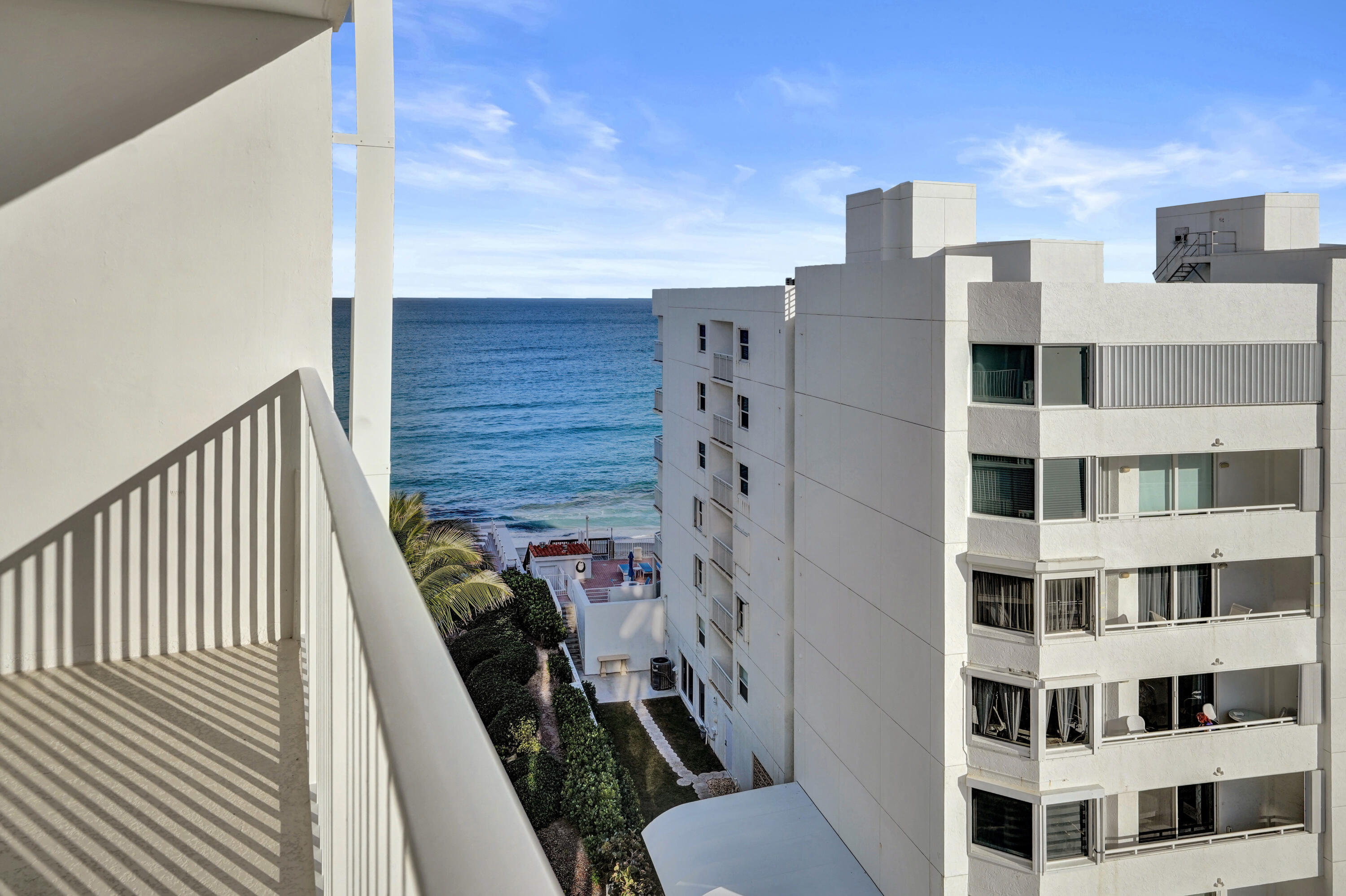 MAYFAIR HOUSE CONDO - Residential