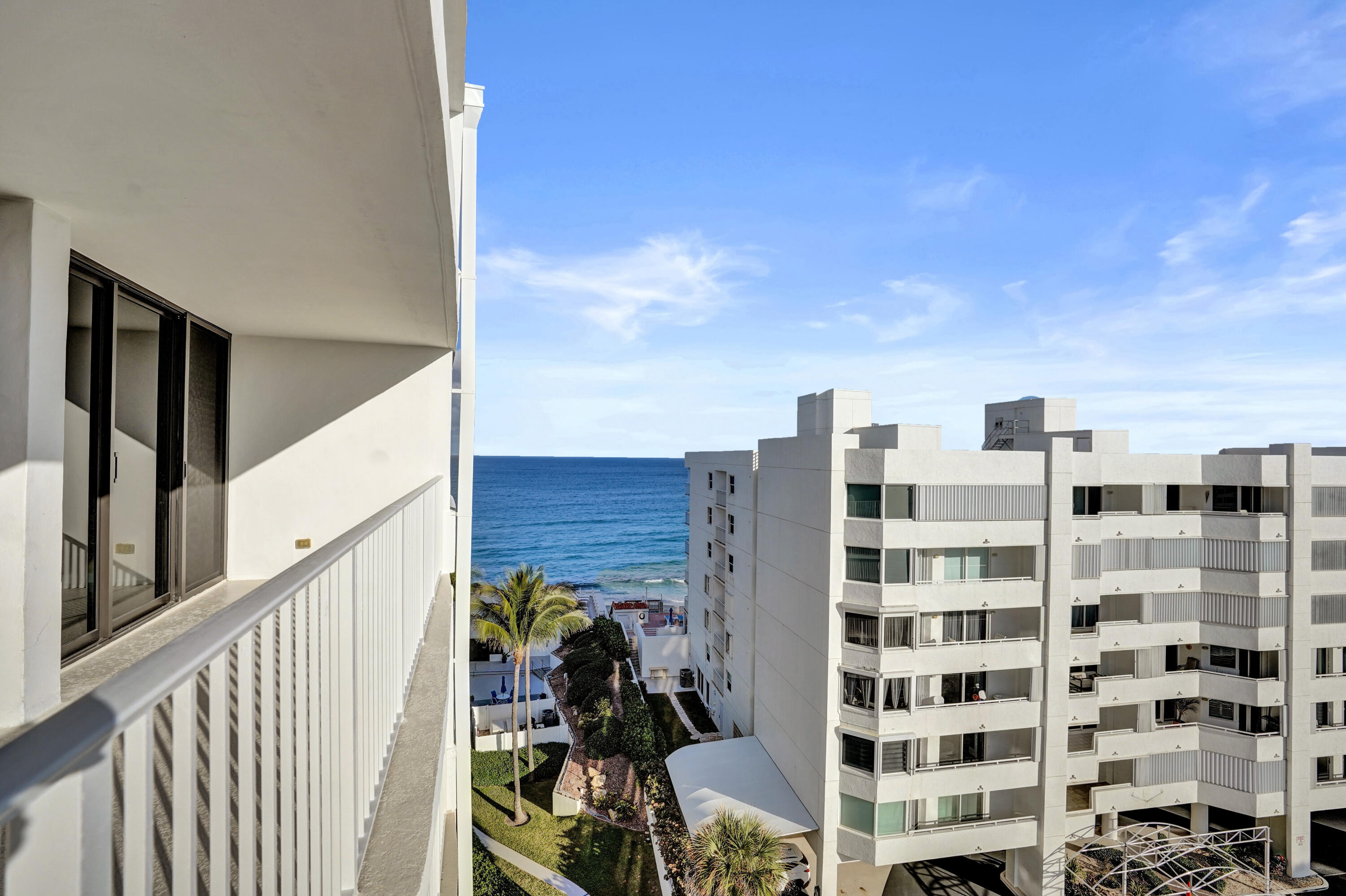 MAYFAIR HOUSE CONDO - Residential