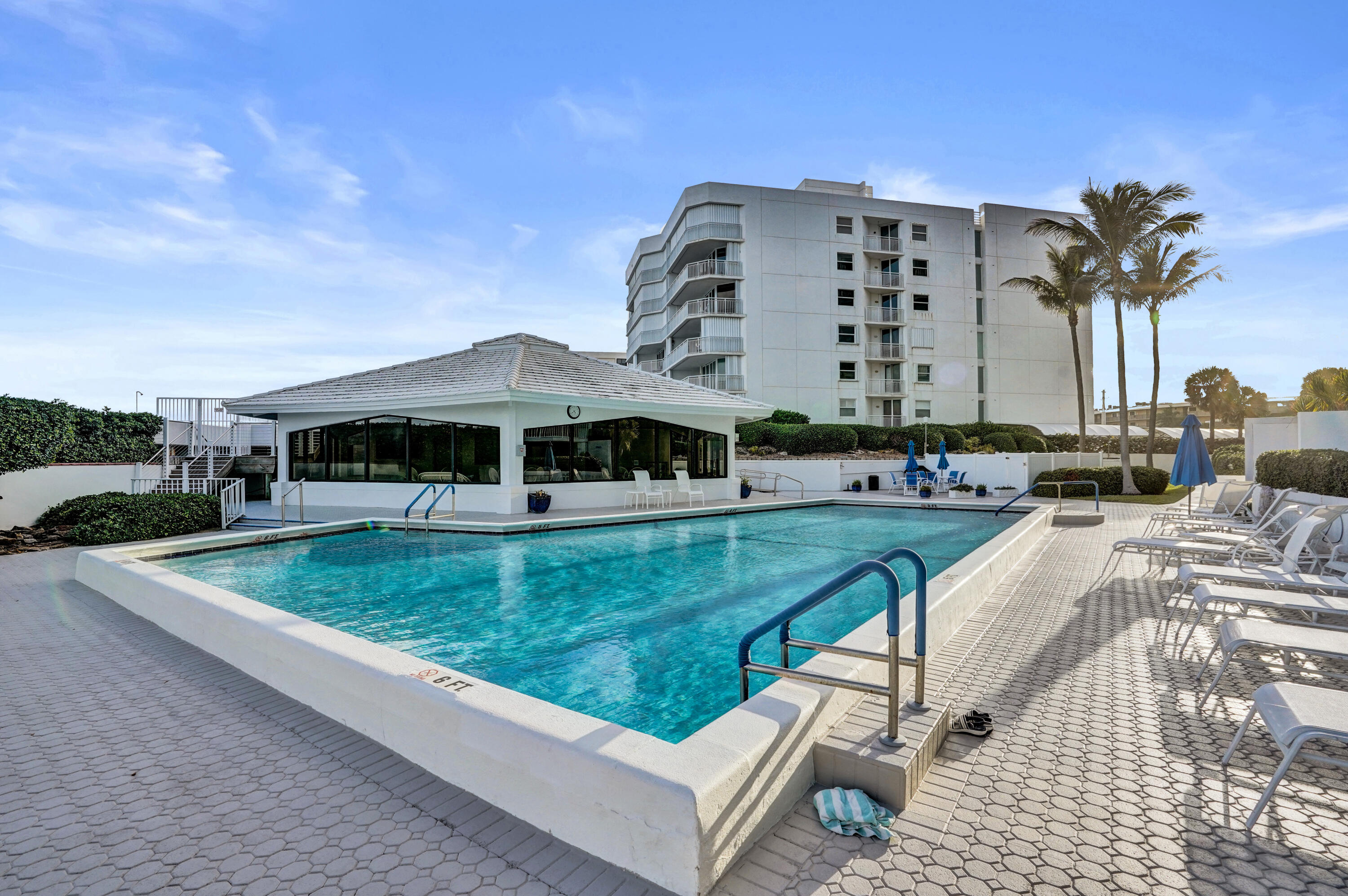 MAYFAIR HOUSE CONDO - Residential