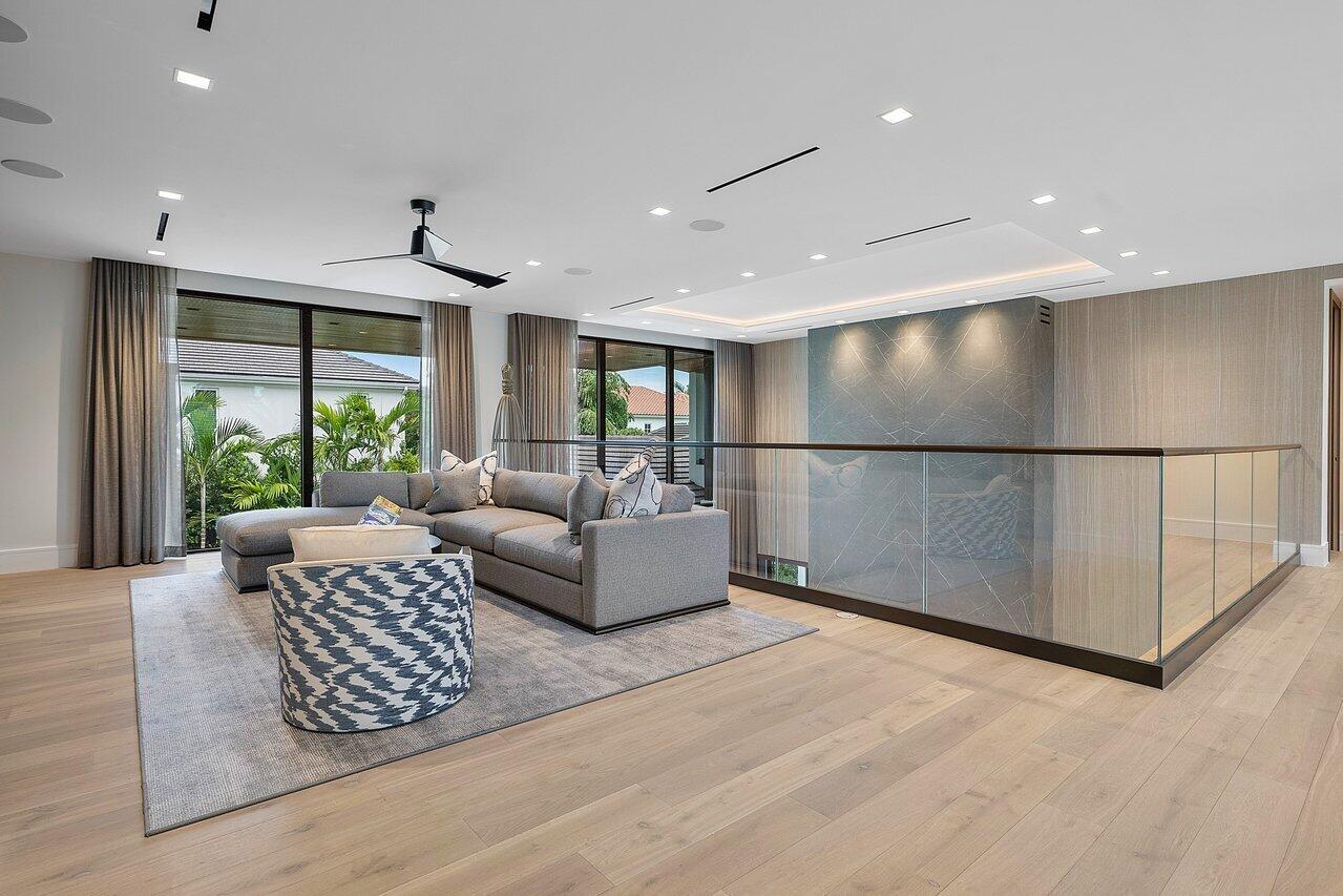 ROYAL PALM YACHT & COUNTRY CLUB - Residential