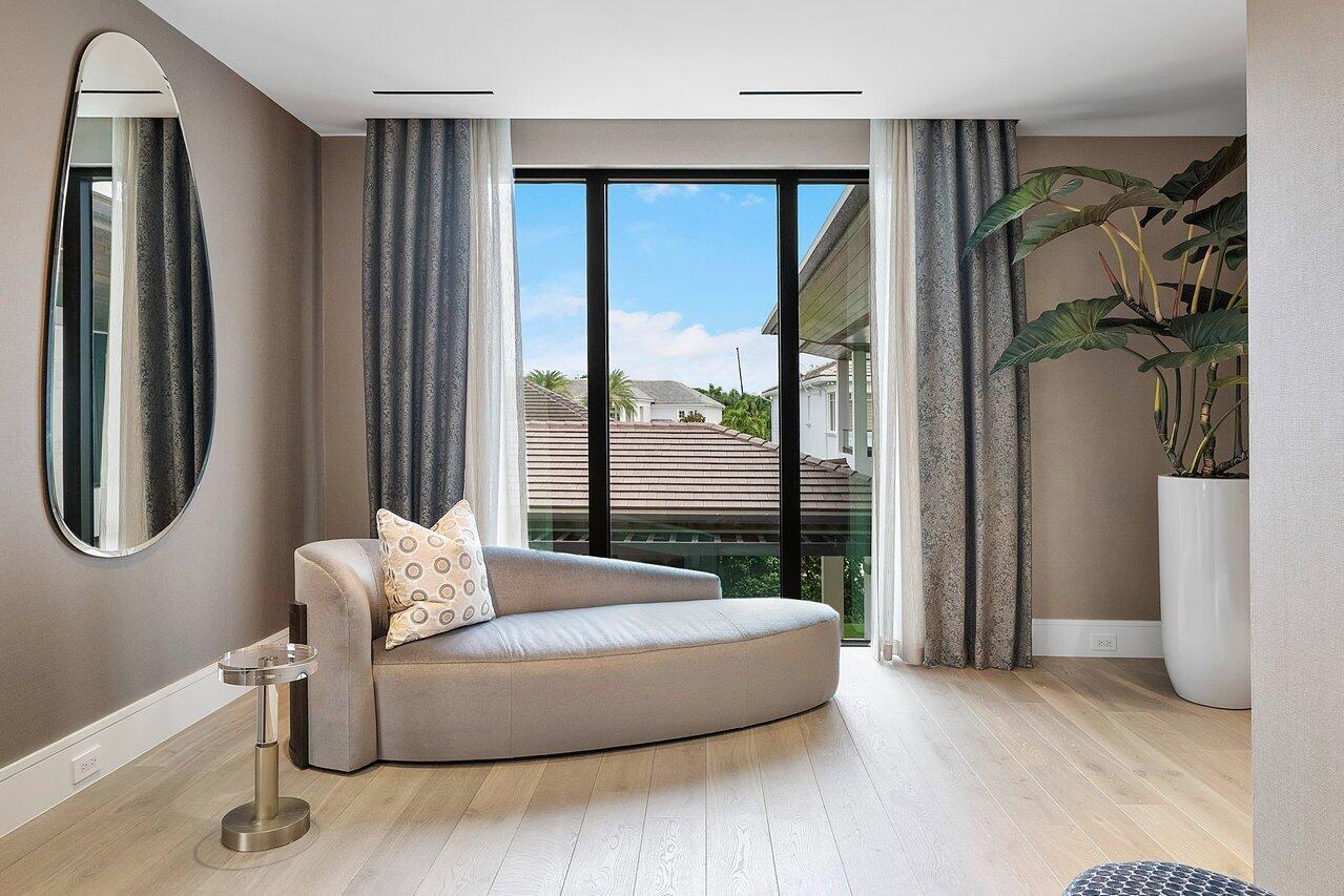 ROYAL PALM YACHT & COUNTRY CLUB - Residential
