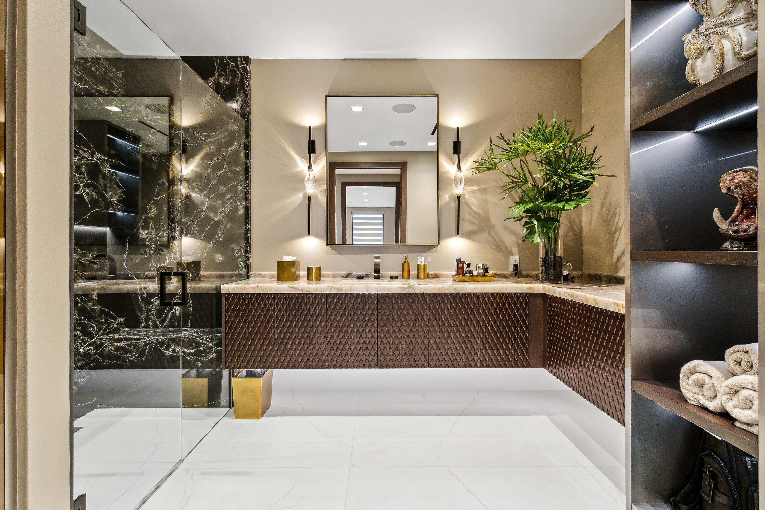 ROYAL PALM YACHT & COUNTRY CLUB - Residential