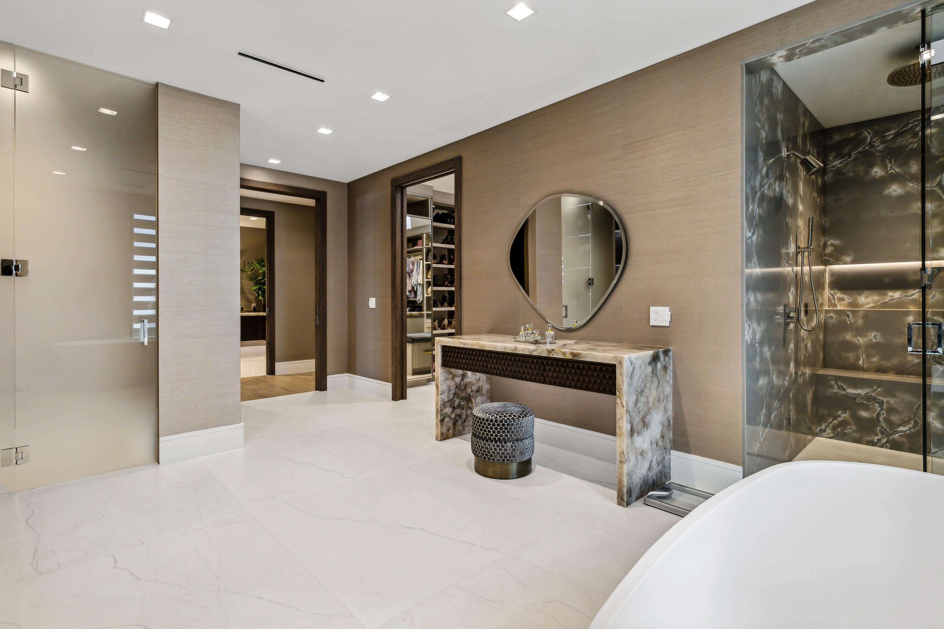 ROYAL PALM YACHT & COUNTRY CLUB - Residential