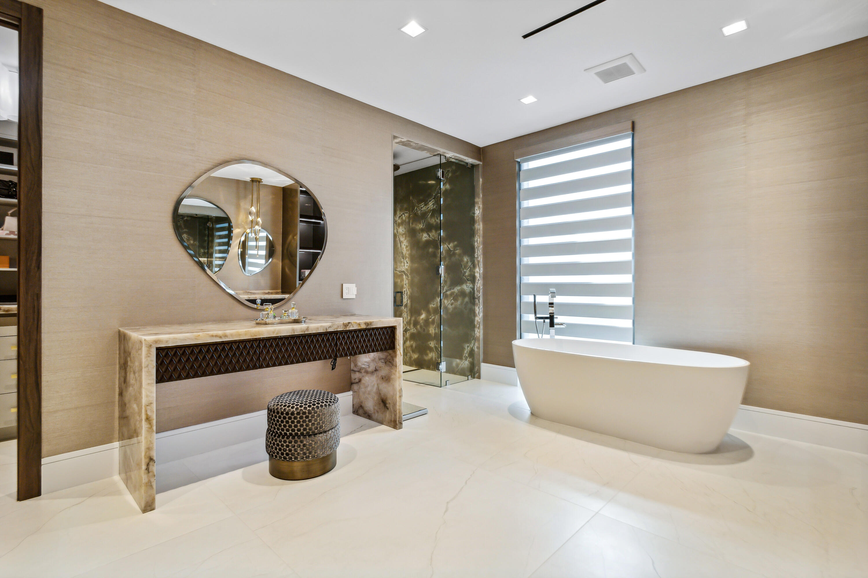 ROYAL PALM YACHT & COUNTRY CLUB - Residential