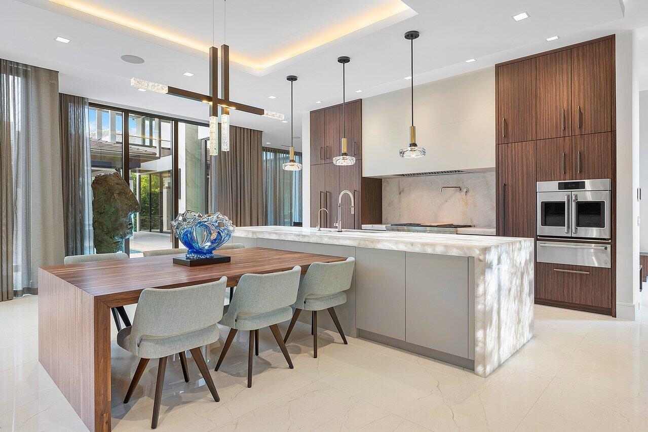 ROYAL PALM YACHT & COUNTRY CLUB - Residential