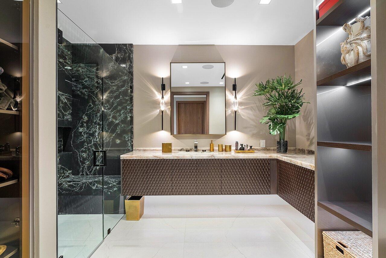 ROYAL PALM YACHT & COUNTRY CLUB - Residential