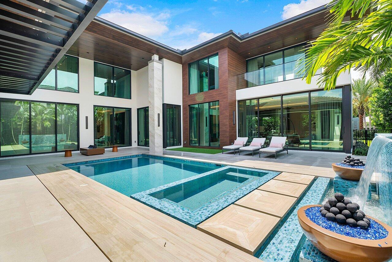 ROYAL PALM YACHT & COUNTRY CLUB - Residential