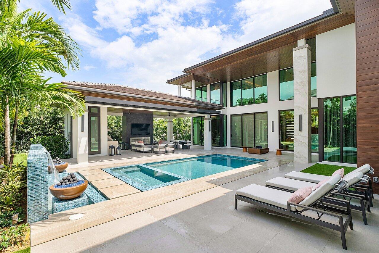 ROYAL PALM YACHT & COUNTRY CLUB - Residential