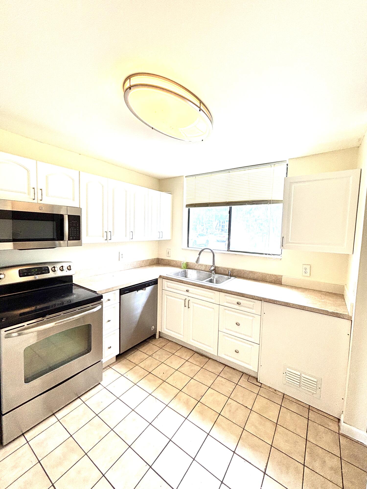 FOUNTAINS OF PALM BEACH CONDO 4 - Residential