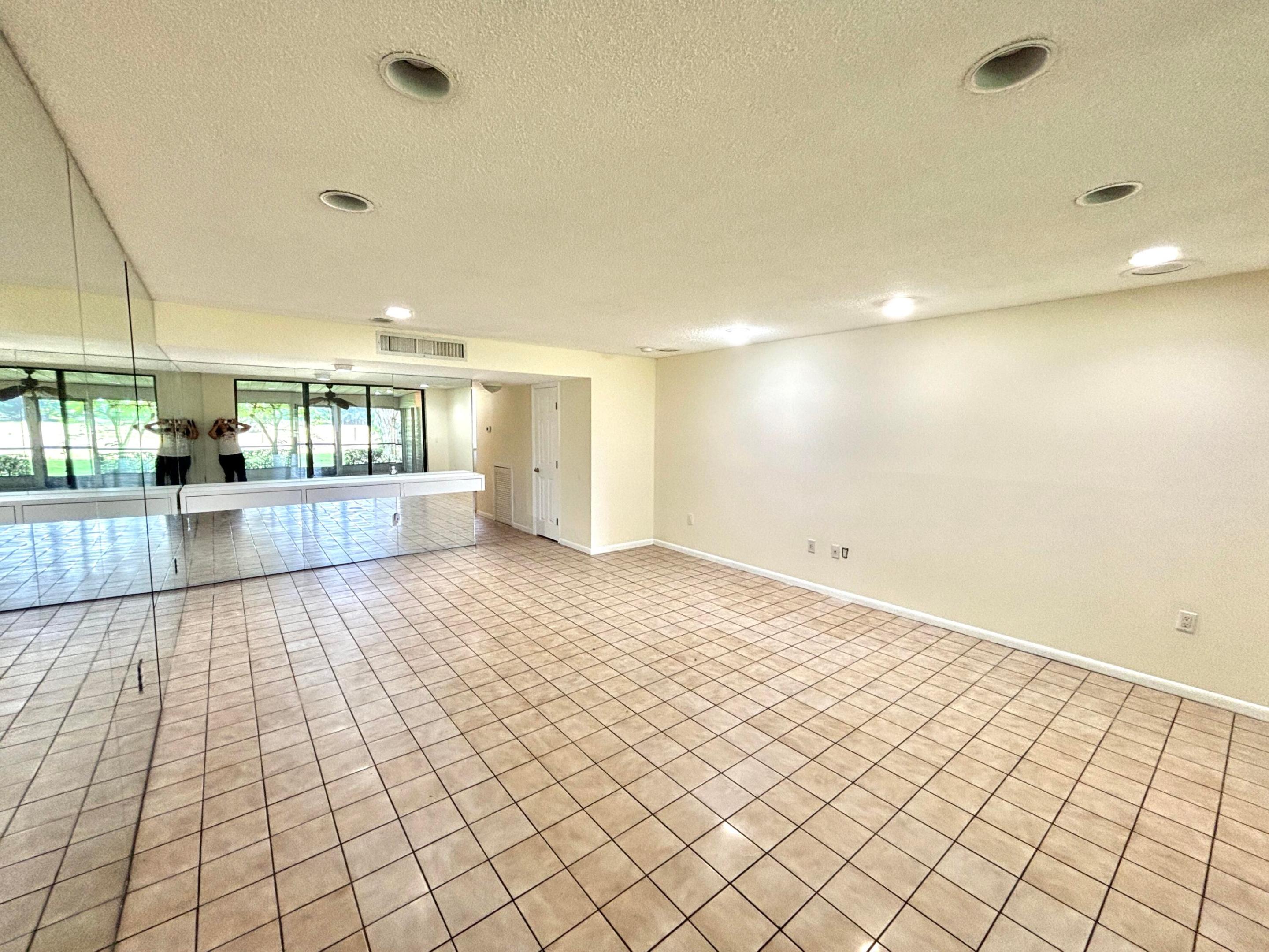 FOUNTAINS OF PALM BEACH CONDO 4 - Residential