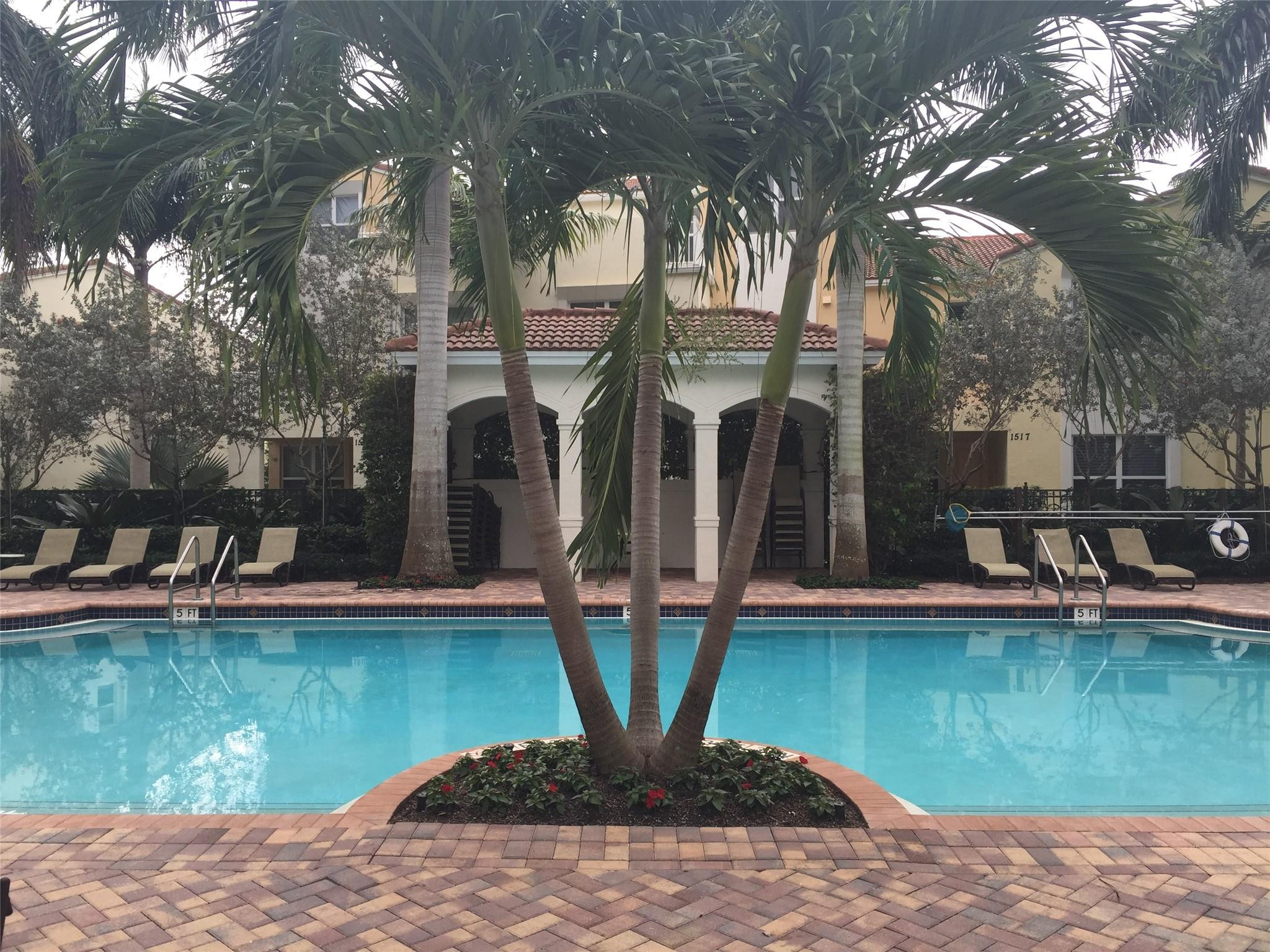 BLUE LAKE TOWNHOMES - Residential Lease