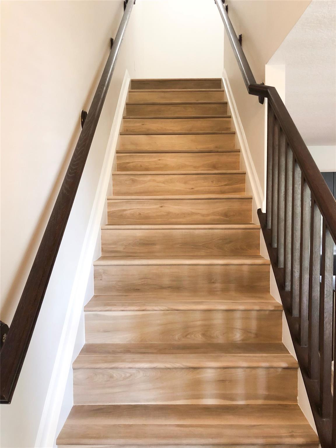 BLUE LAKE TOWNHOMES - Residential Lease