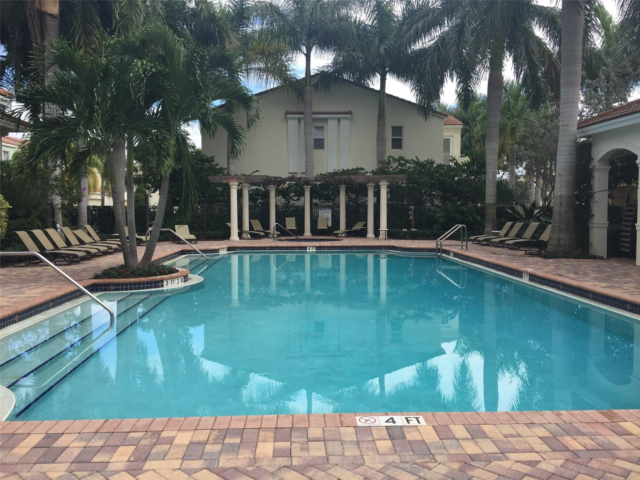 BLUE LAKE TOWNHOMES - Residential Lease