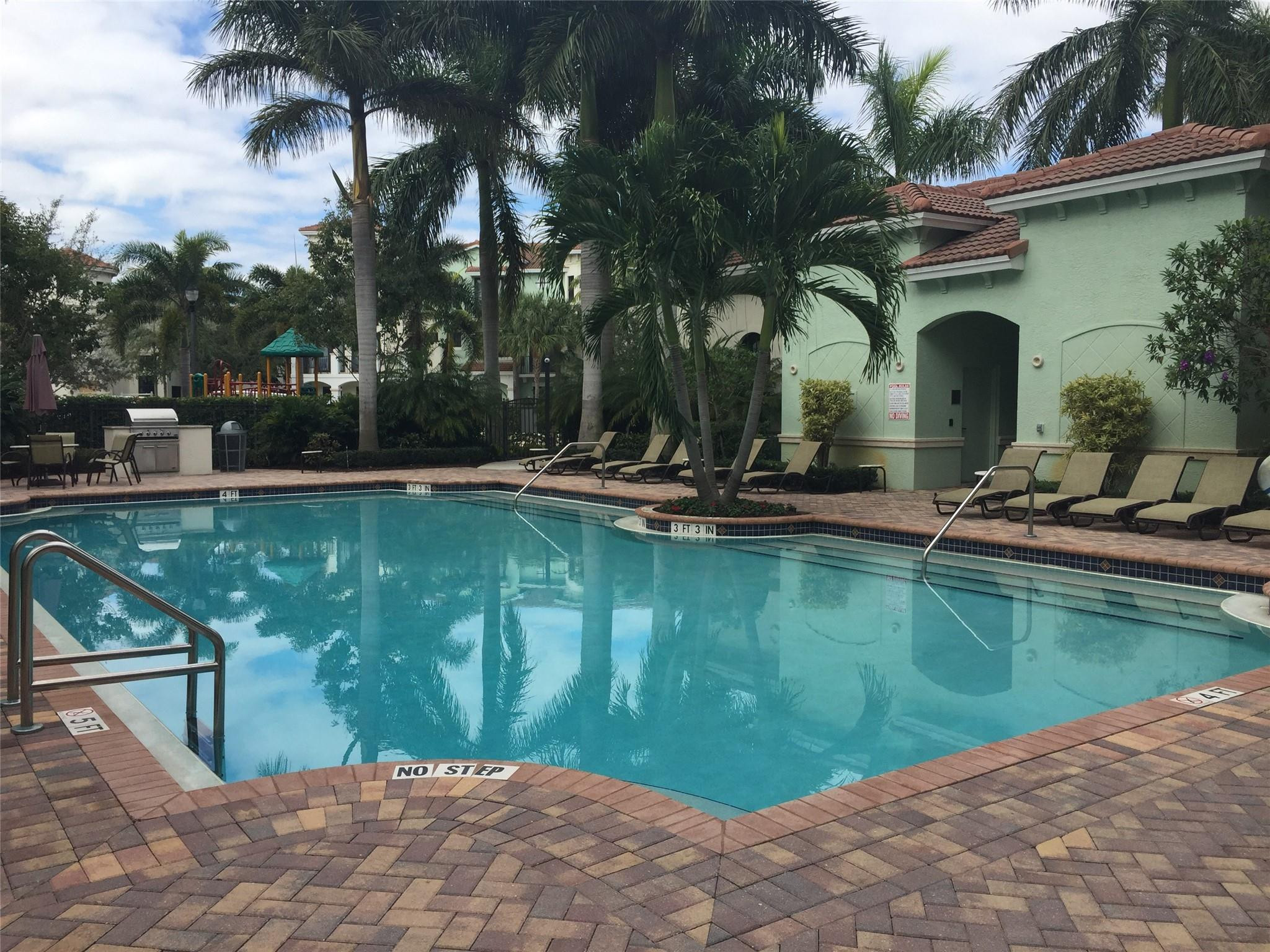 BLUE LAKE TOWNHOMES - Residential Lease