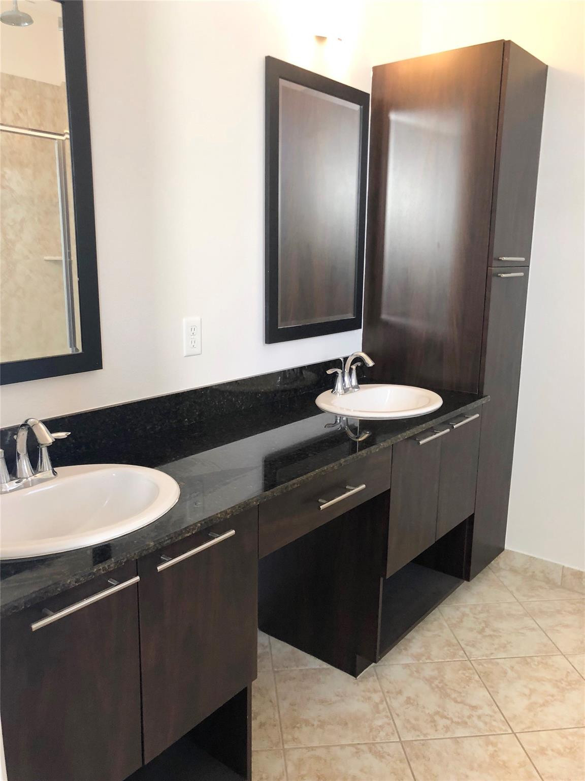 BLUE LAKE TOWNHOMES - Residential Lease