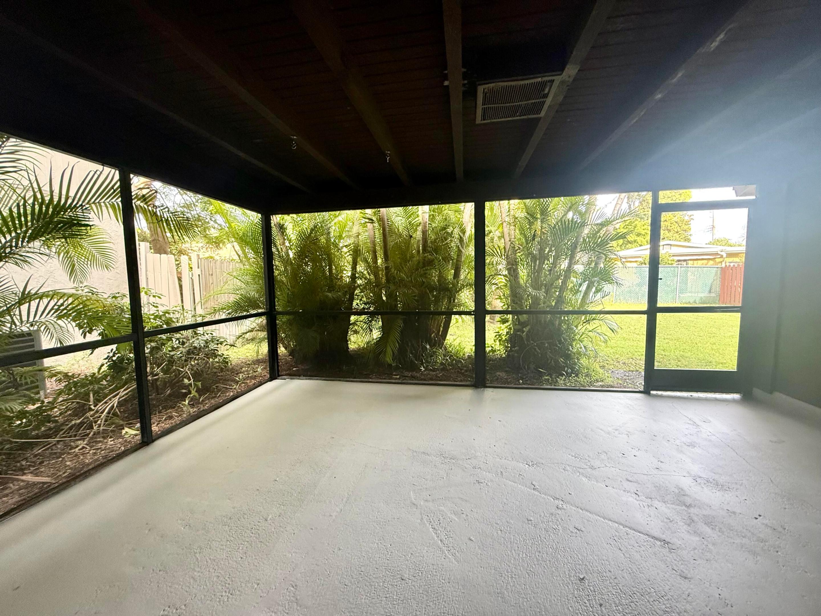 SANDTREE - Residential