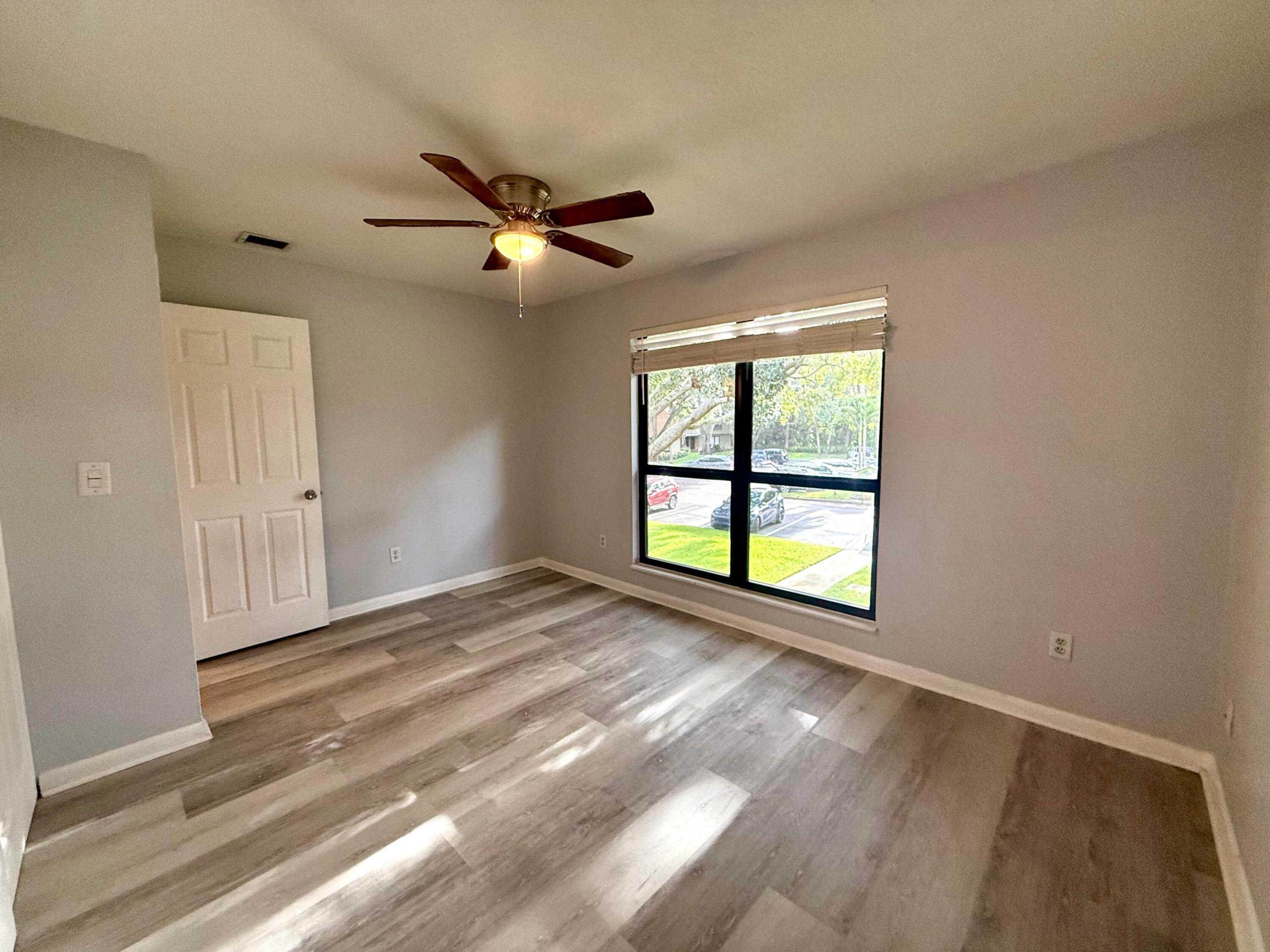 SANDTREE - Residential