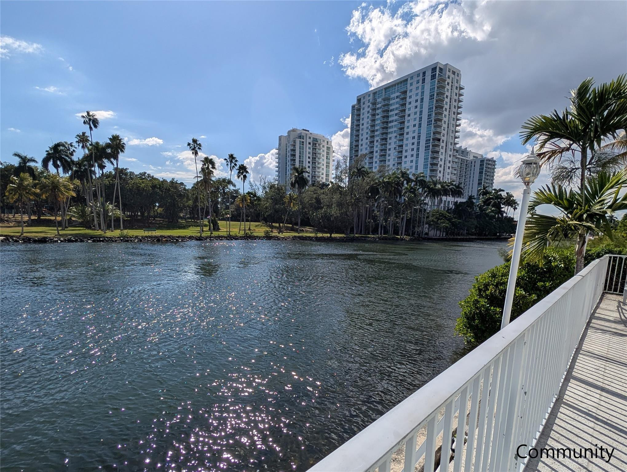 SERENITY ON THE RIVER - Residential