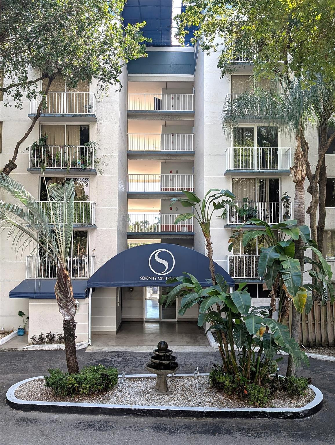 Great opportunity! 1-Bed/1-Bath condo along the scenic Miami River! This private residence has no shared wall neighbors, and the living room and balcony offers relaxing river and sunset views, and the unit features full kitchen appliances, an assigned parking space, and a spacious layout with no shared walls, perfect for entertaining, relaxing, or working from home, complete with central A/C and water heater. Serenity on the River offers residents top-notch amenities, including a swimming pool, fully-equipped fitness, elevator, laundry room, secured gated entrance, and security cameras, all just minutes from the University of Miami Health System, River Landing Shops, Sewell Park, and downtown Miami.