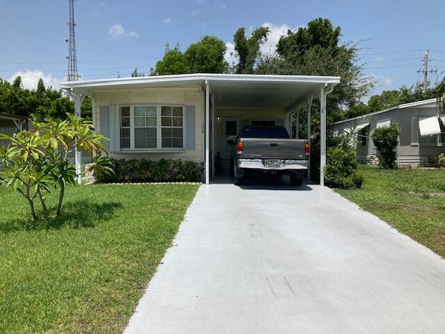 Large Home backs onto the preserve Excellent condition