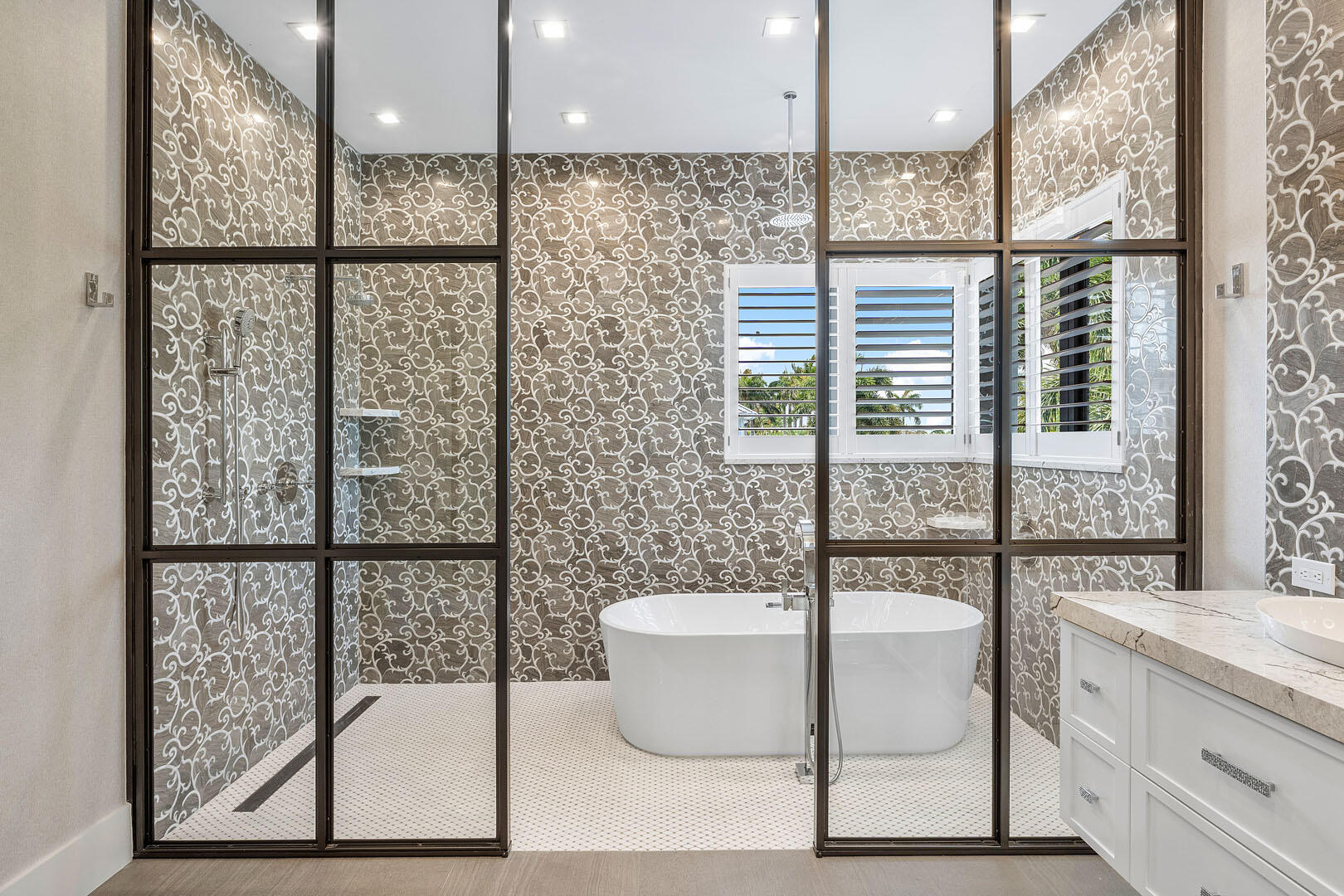 ROYAL PALM YACHT & COUNTRY CLUB - Residential