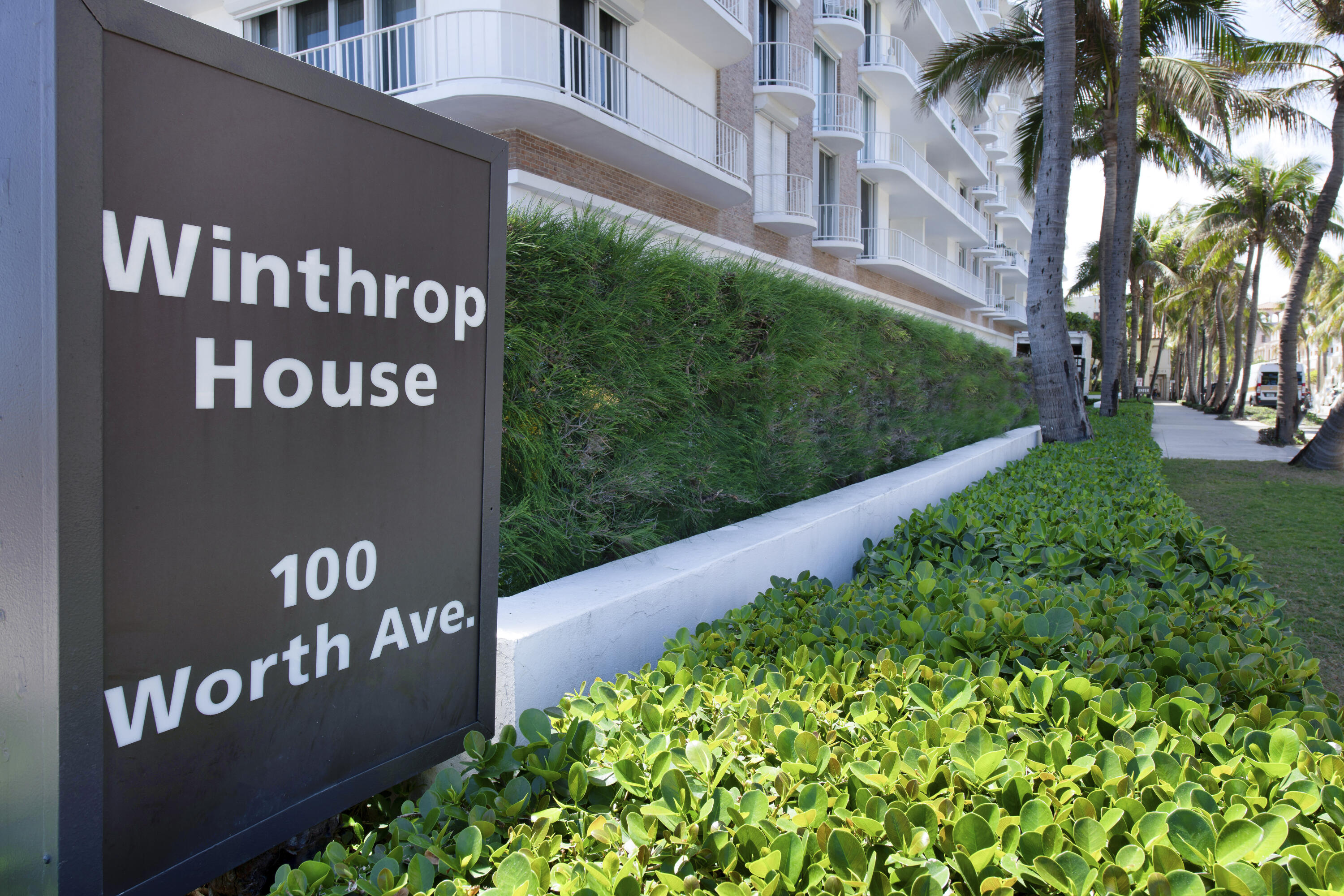 Classic contemporary interior, highest quality appointments throughout this recently renovated apartment. Balmy breezes and Ocean views to enjoy from the balcony enhance the living space day and evening.. Washer and dryer in the apartment. Garage parking, 24 hour doorperson, small pet with Board approval, tunnel to the beach.