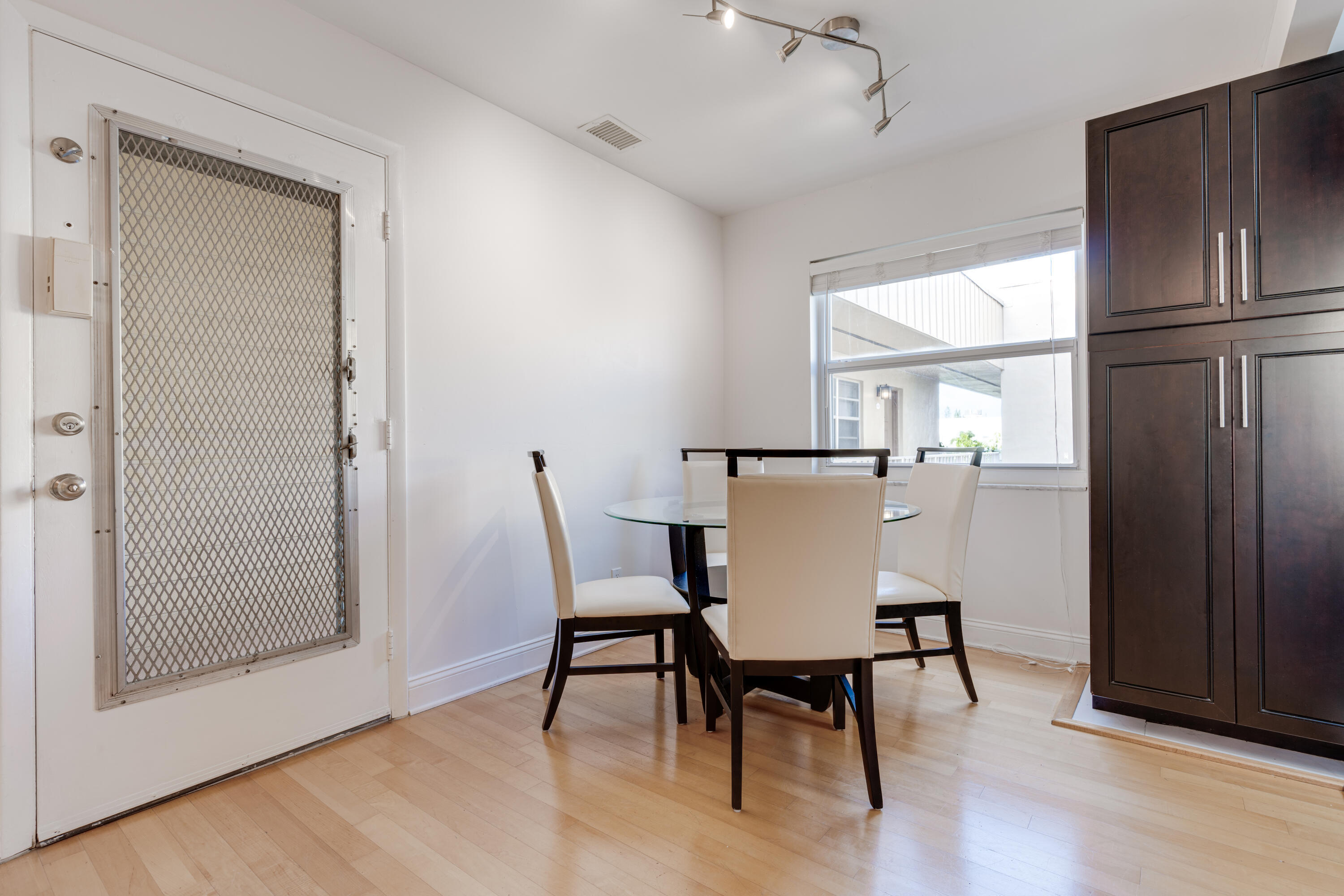 KINGS POINT CAPRI CONDOS - Residential Lease
