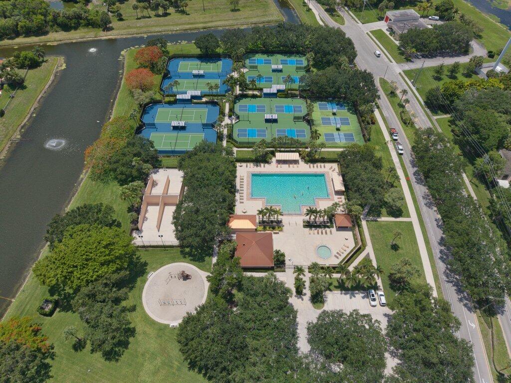 VILLAGE OF SANDALWOOD LAKES SOUTH - Residential