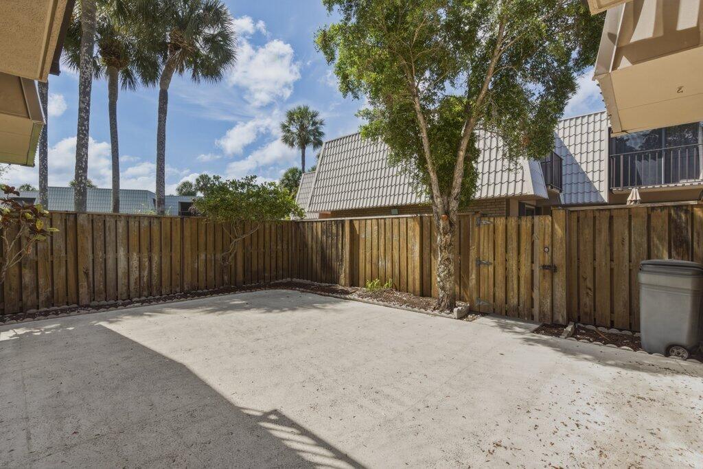 VILLAGE OF SANDALWOOD LAKES SOUTH - Residential