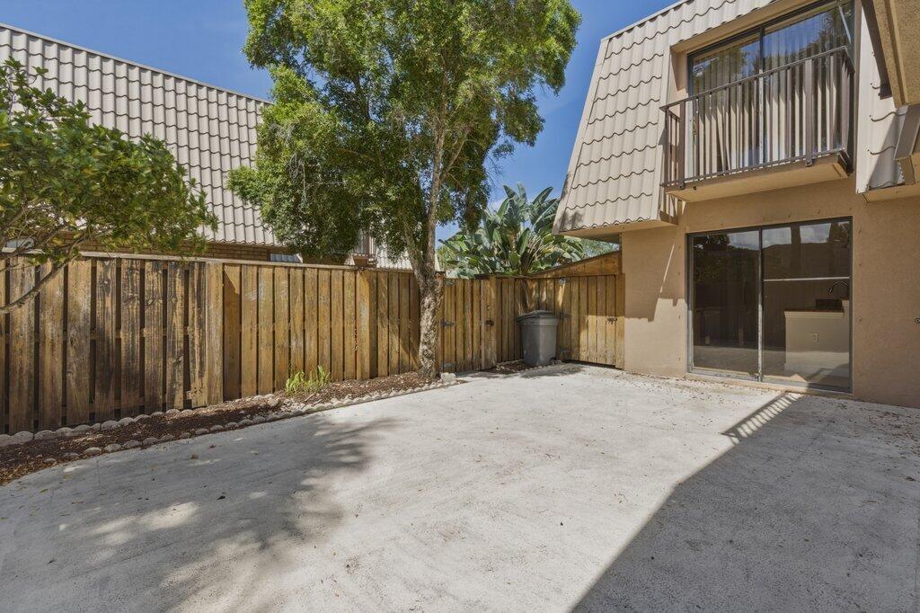 VILLAGE OF SANDALWOOD LAKES SOUTH - Residential