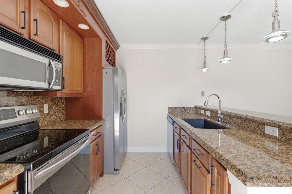 VILLAGE OF SANDALWOOD LAKES SOUTH - Residential
