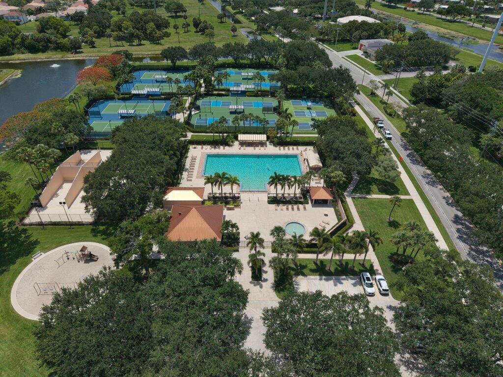 VILLAGE OF SANDALWOOD LAKES SOUTH - Residential