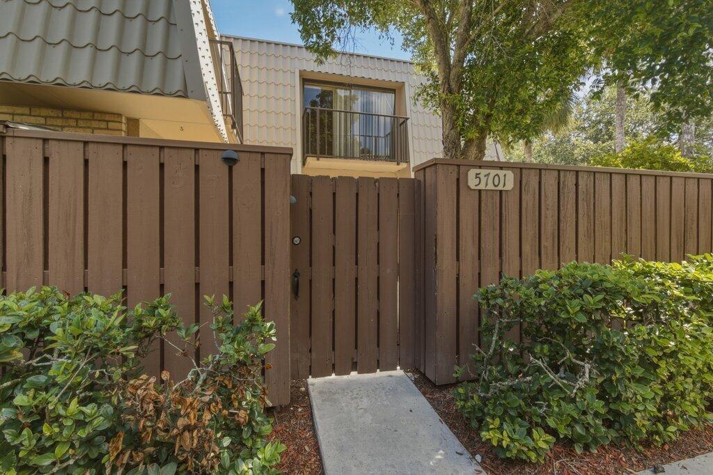 VILLAGE OF SANDALWOOD LAKES SOUTH - Residential