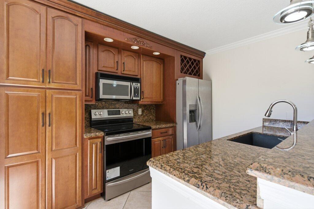 VILLAGE OF SANDALWOOD LAKES SOUTH - Residential