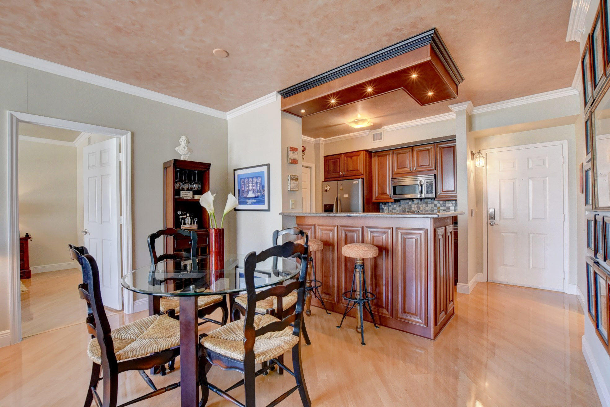 COURTYARDS IN CITYPLACE CONDO - Residential
