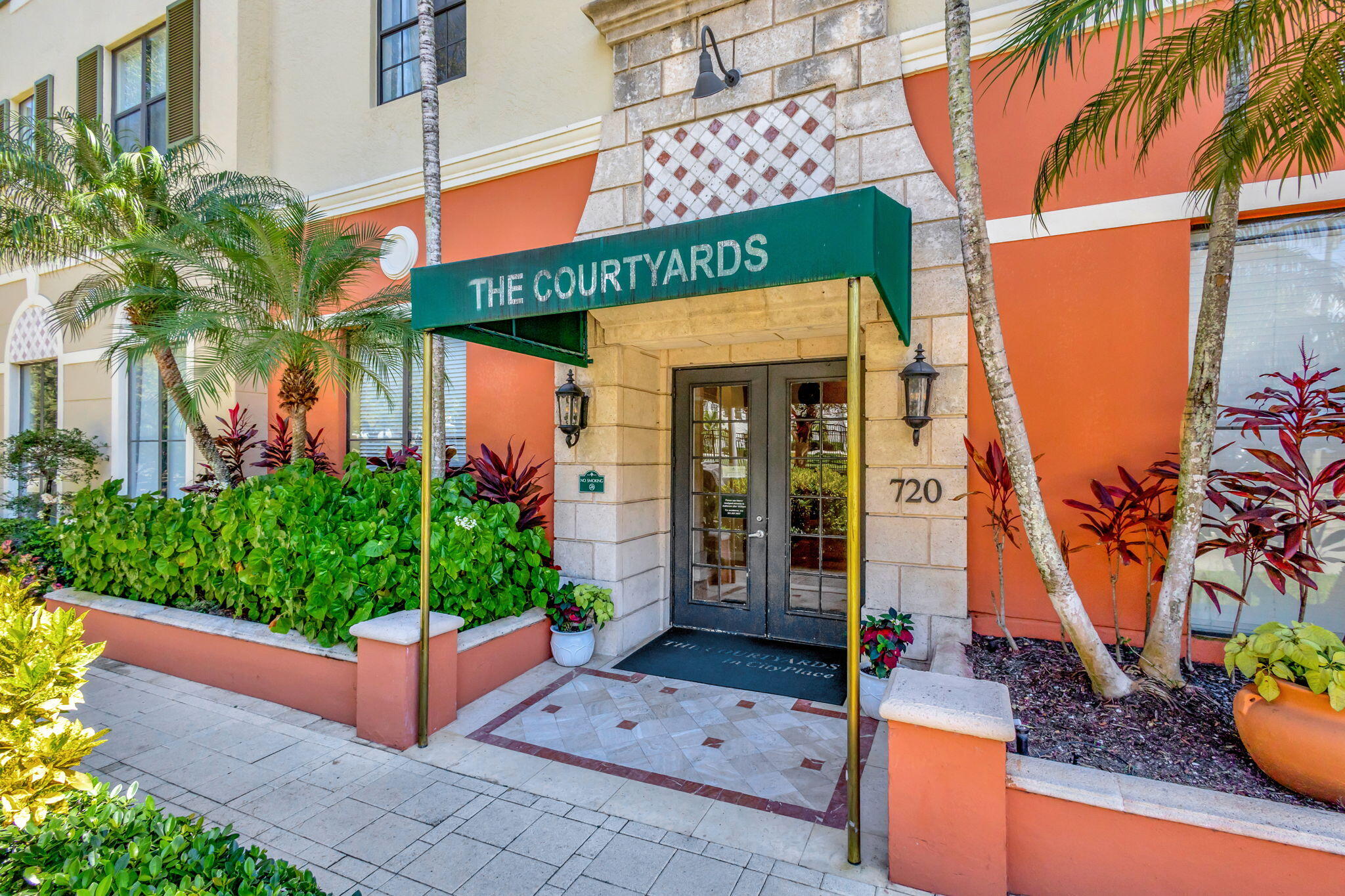 COURTYARDS IN CITYPLACE CONDO - Residential