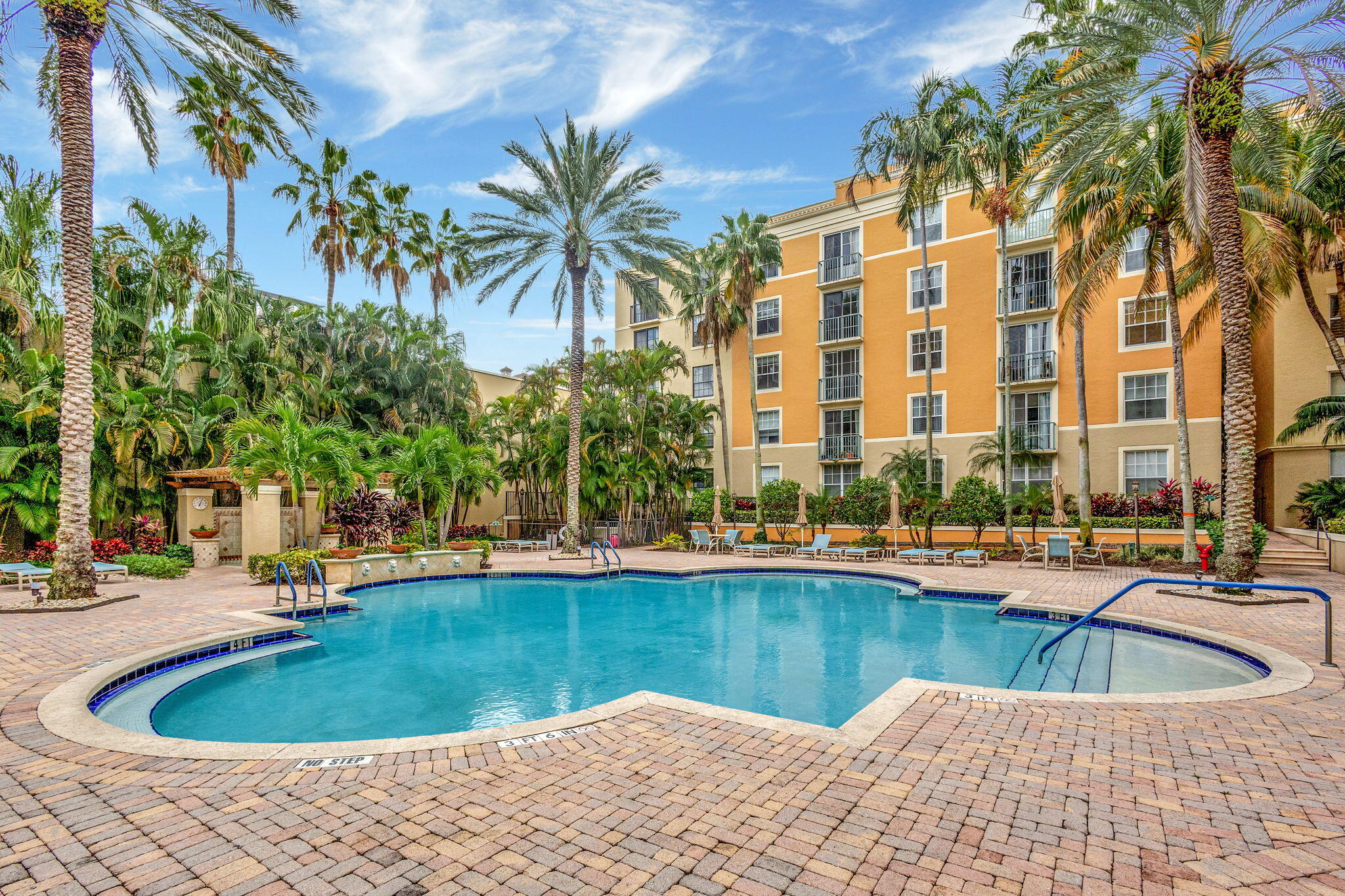 COURTYARDS IN CITYPLACE CONDO - Residential