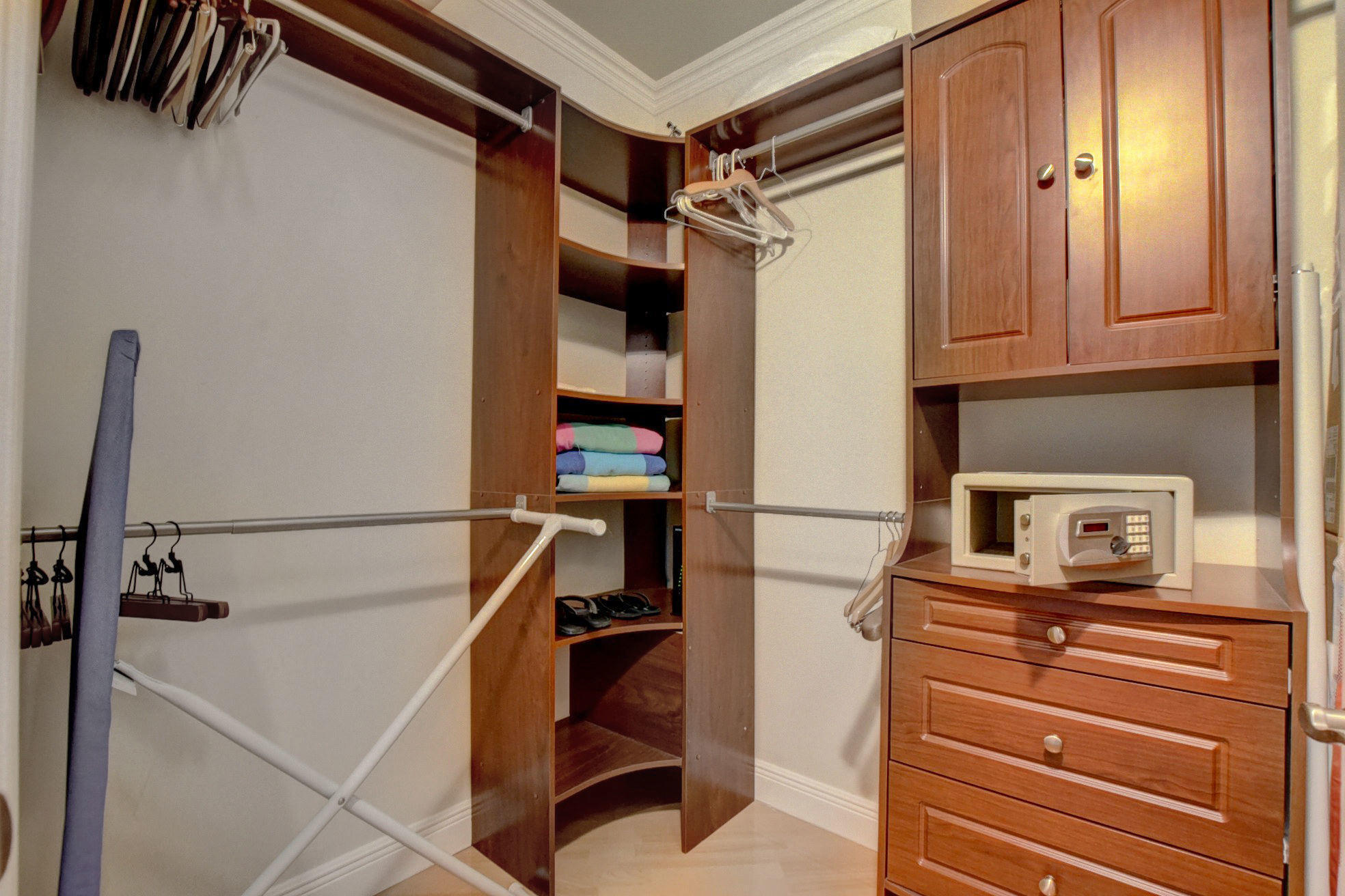 COURTYARDS IN CITYPLACE CONDO - Residential