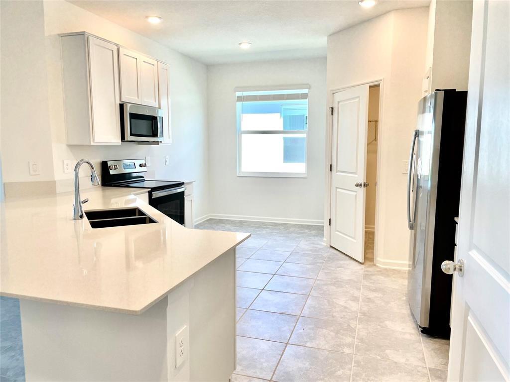 ASTONIA NORTH - Residential Lease