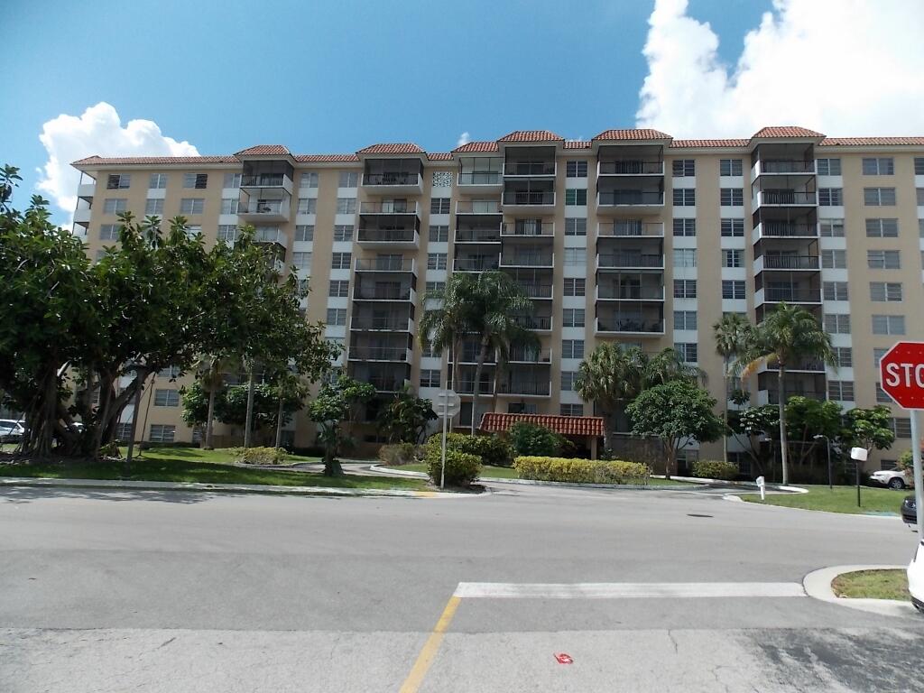 MANORS OF INVERRARY XI - Residential Lease