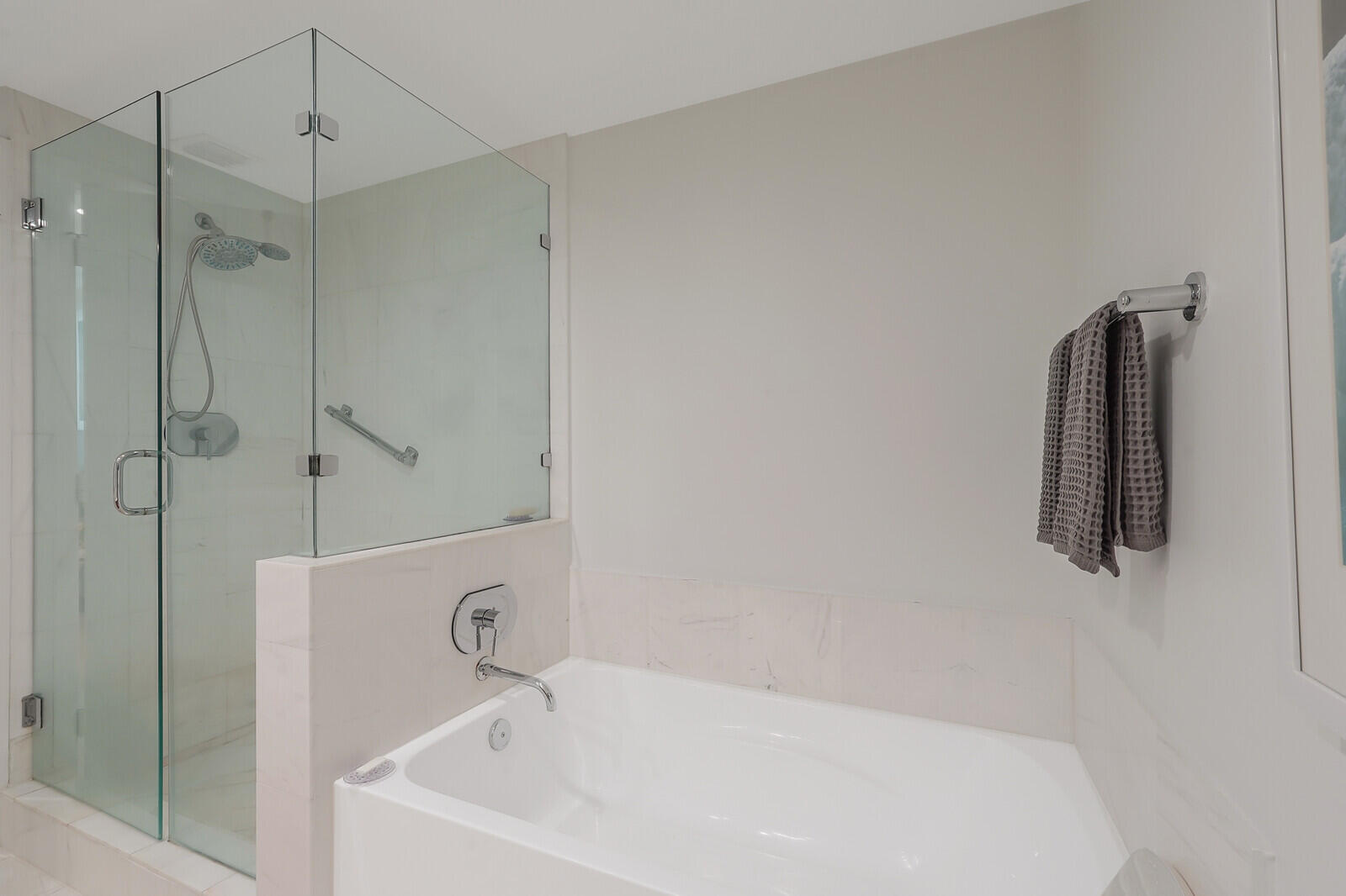CITY PALMS CONDO - Residential Lease