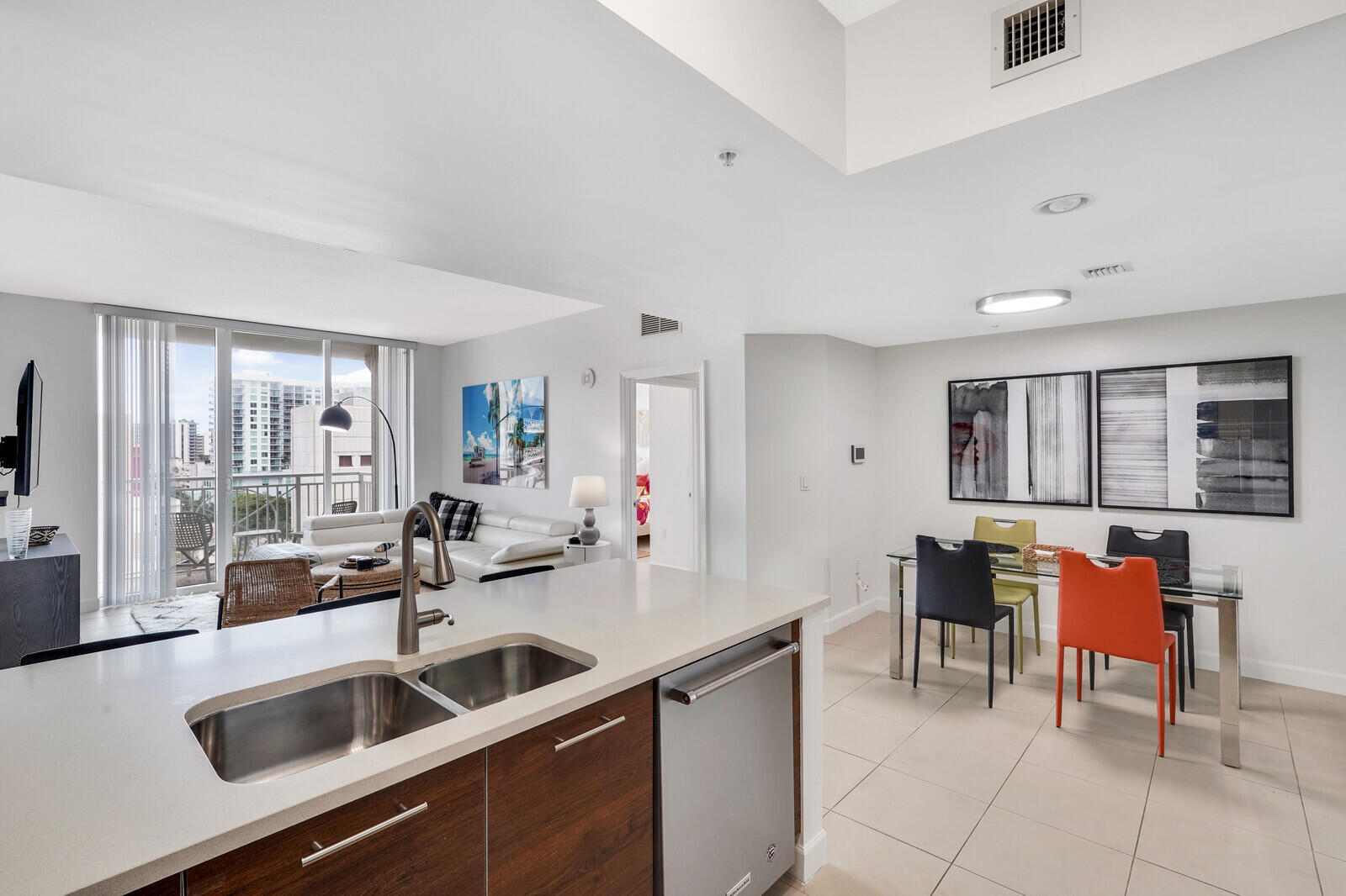 CITY PALMS CONDO - Residential Lease