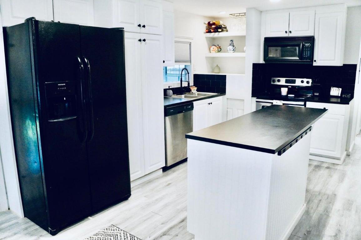Sunshine Mobile Manor - Residential