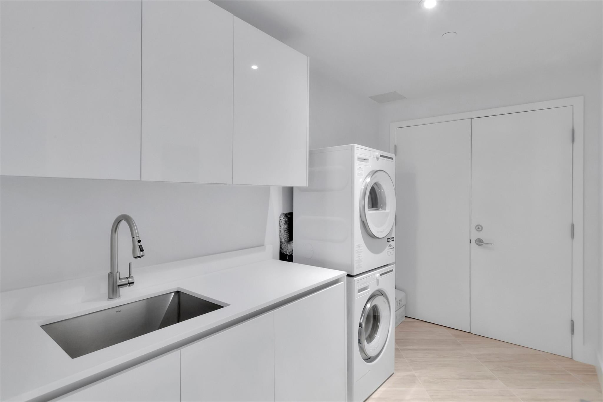 Four Seasons - Residential Lease