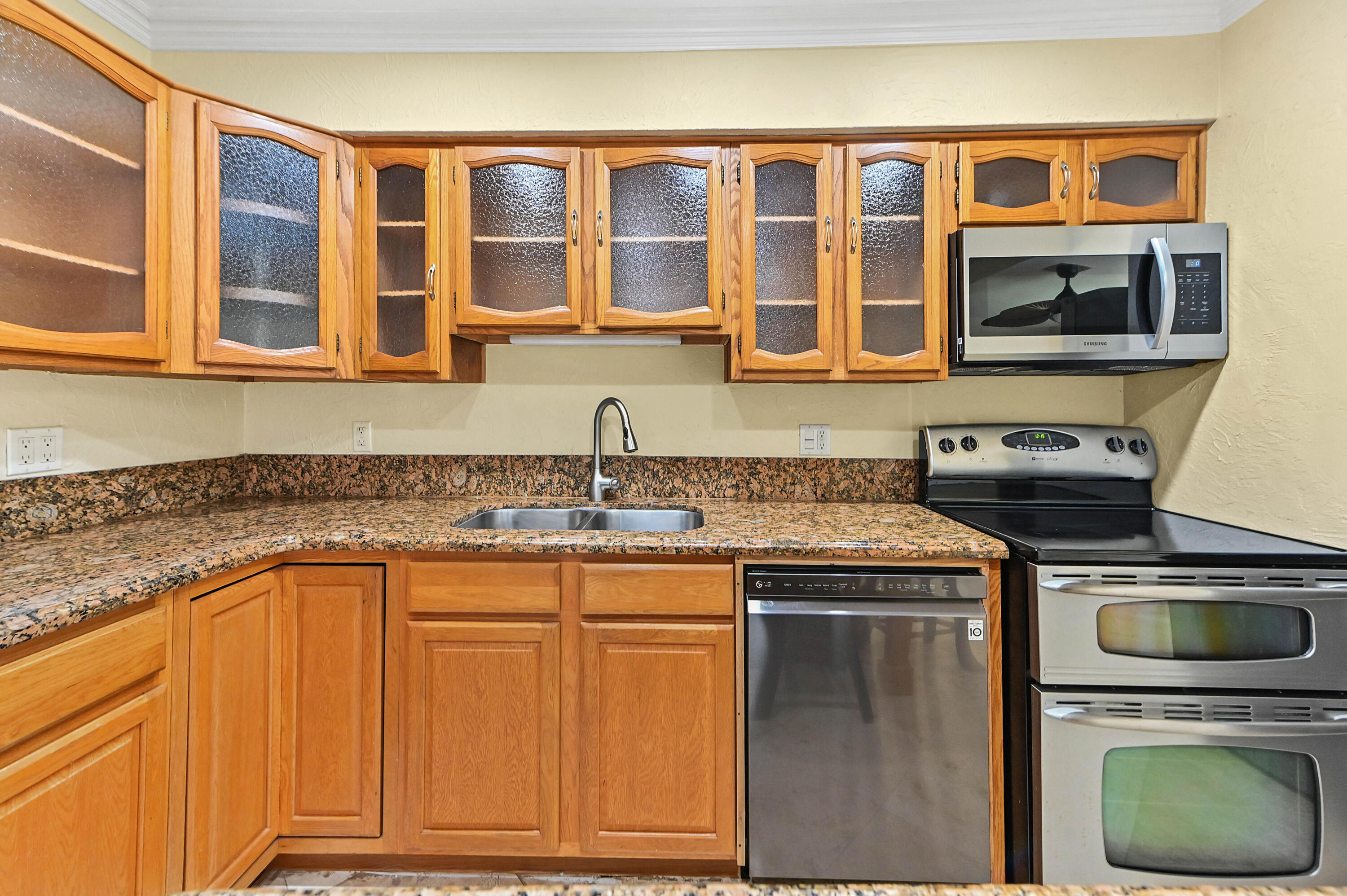 ALMAR ESTATES - Residential