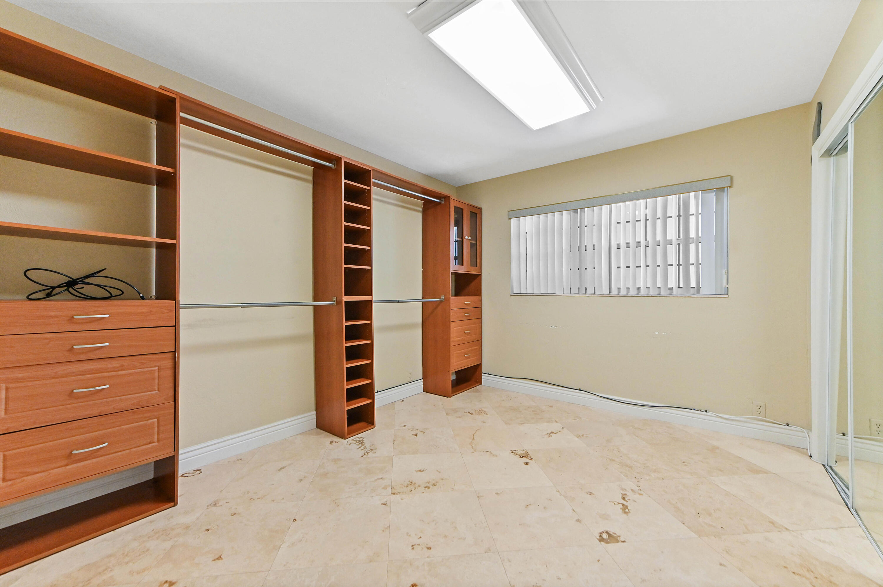 ALMAR ESTATES - Residential