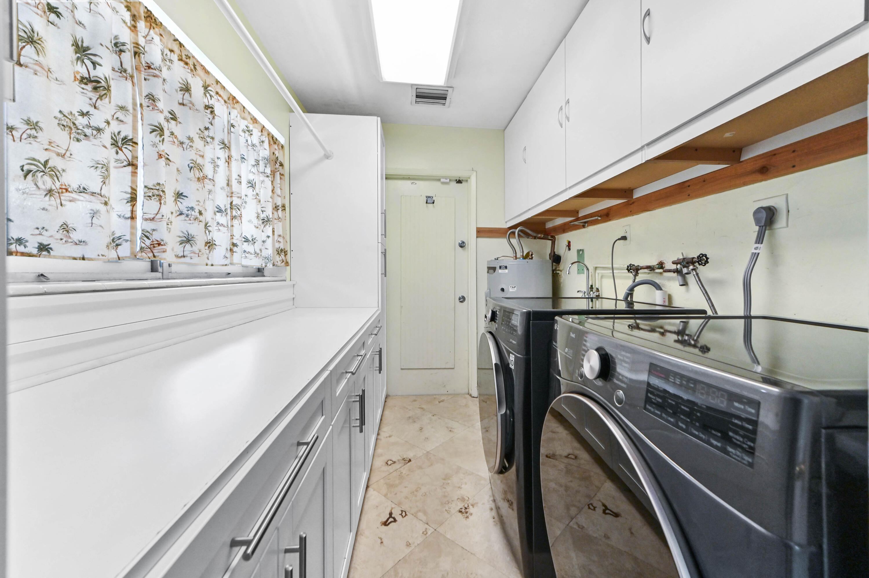 ALMAR ESTATES - Residential